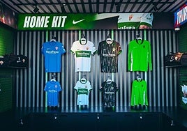 La nueva tienda oficial del Elche CF abre en Preferencia para acercar sus productos a los aficionados franjiverdes.