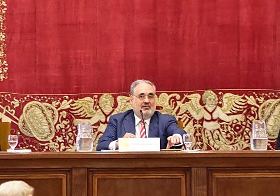 Gabriel Alonso-Carro y García-Crespo en la sede de la Escuela Diplomática.