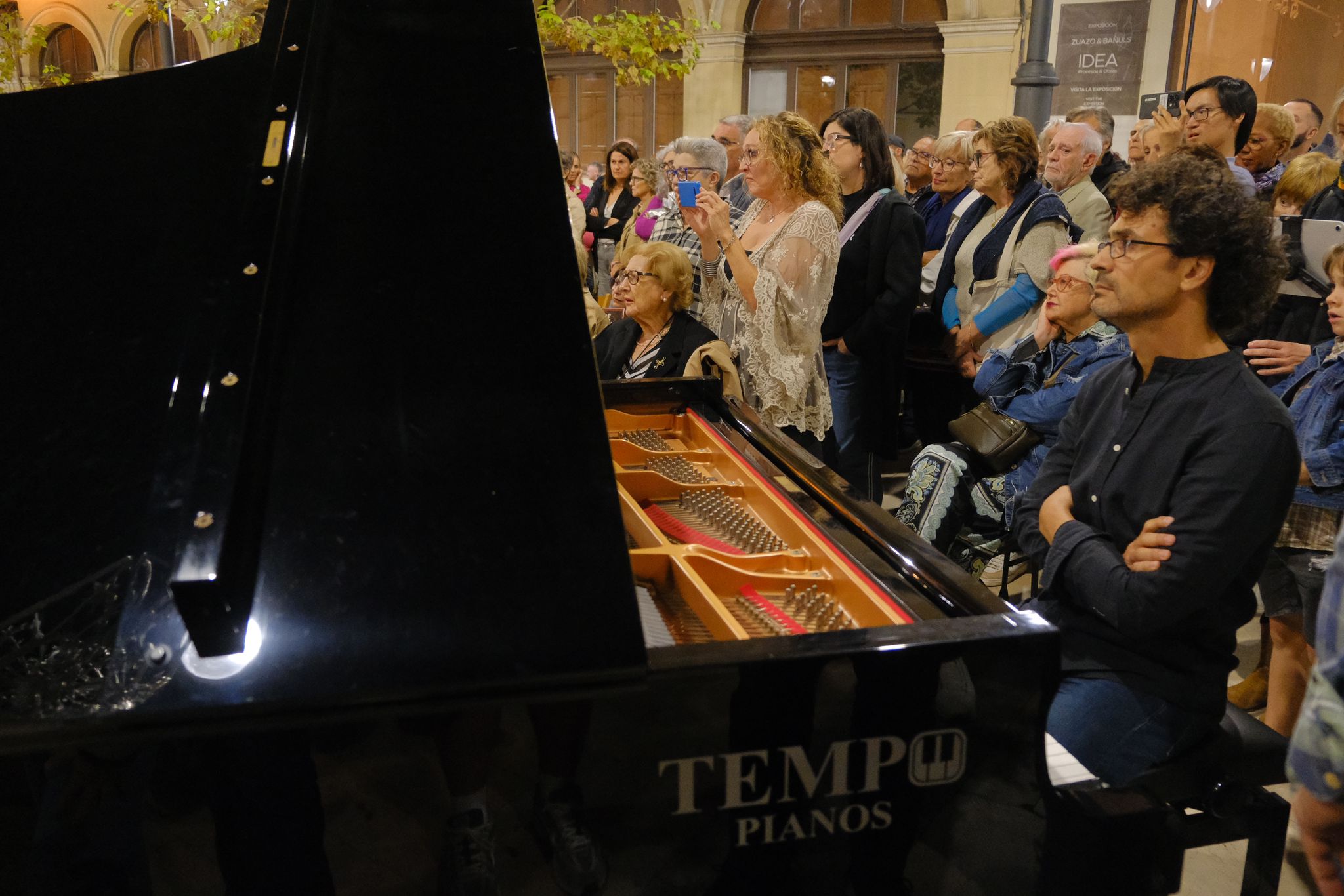 El cine vuelve a Ideal cien años después, en proyector y en la calle