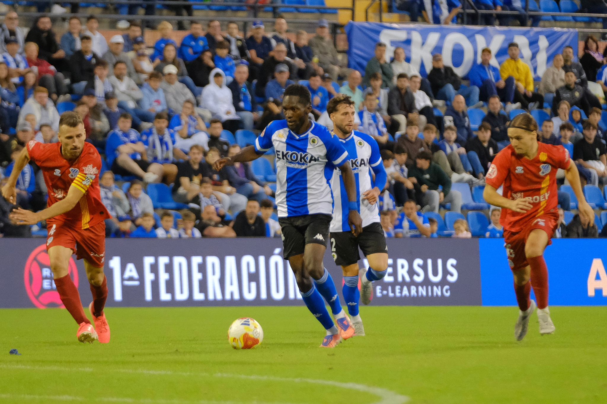 Imagen secundaria 1 - Unai Ropero despierta al Hércules a tiempo y deja tres puntos de oro en el Rico Pérez (1-0)