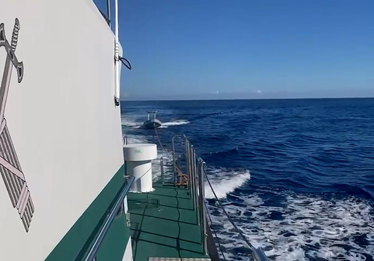 Imagen principal - Imágenes de la operación de la Guardia Civil. 