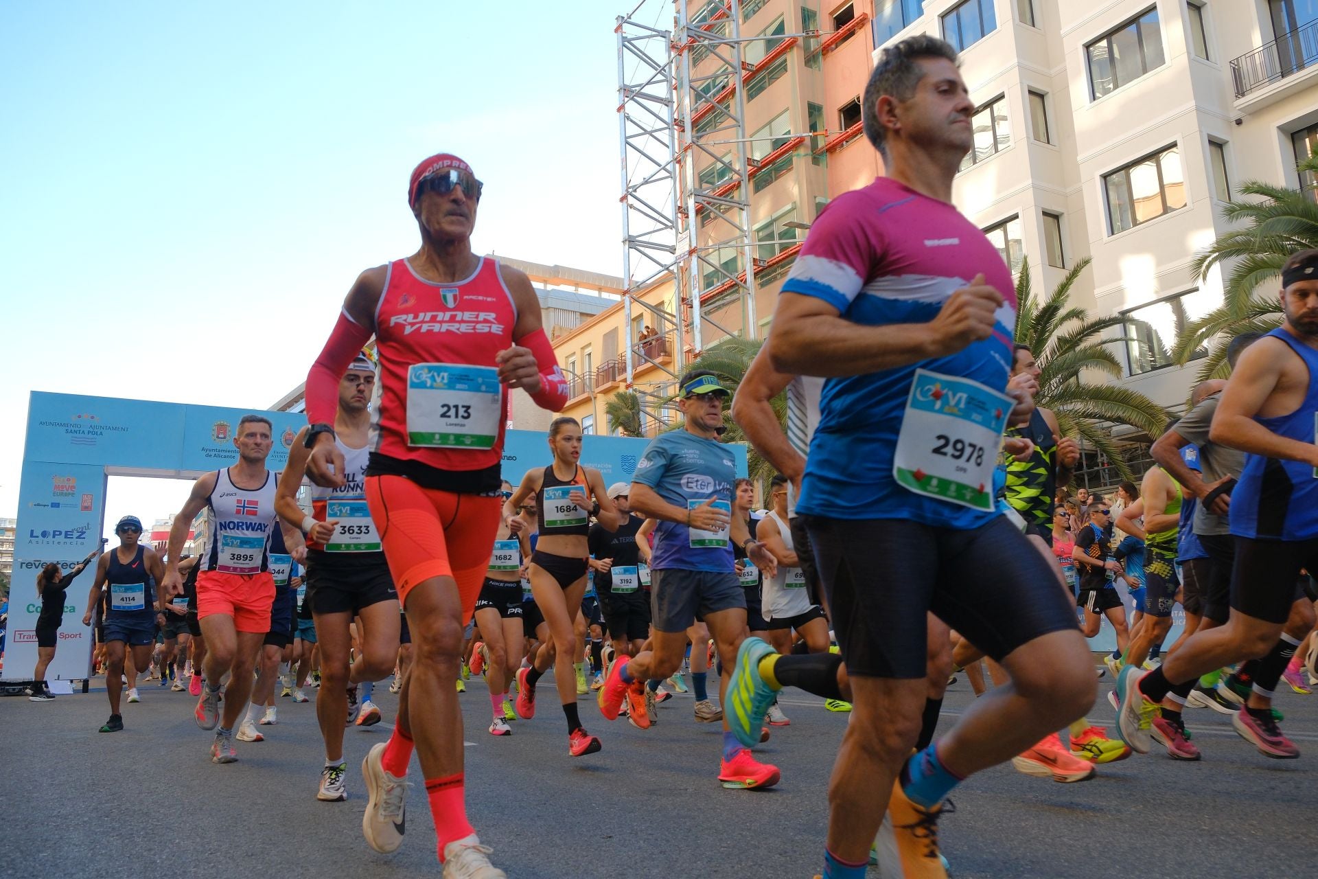 La Carrera del Mediterráneo reúne a 5.000 atletas y abre el mes del gran deporte en Alicante
