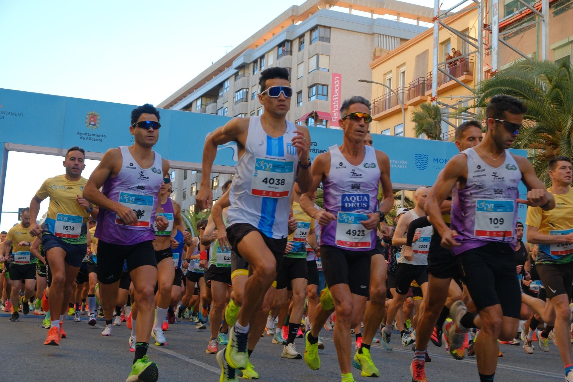 La Carrera del Mediterráneo reúne a 5.000 atletas y abre el mes del gran deporte en Alicante