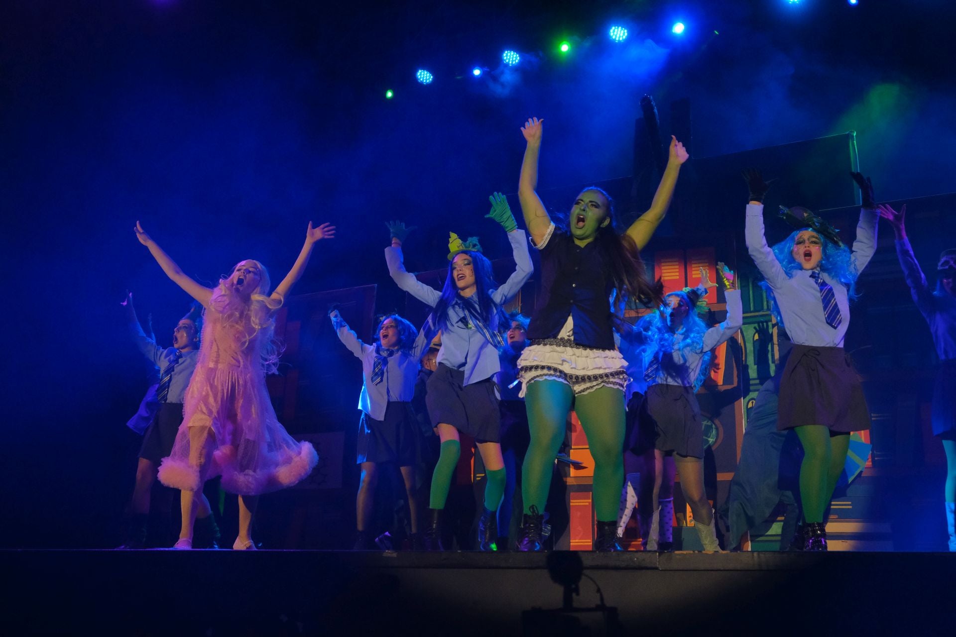 Las Hogueras se suben al escenario en la primera eliminatoria del certamen artístico