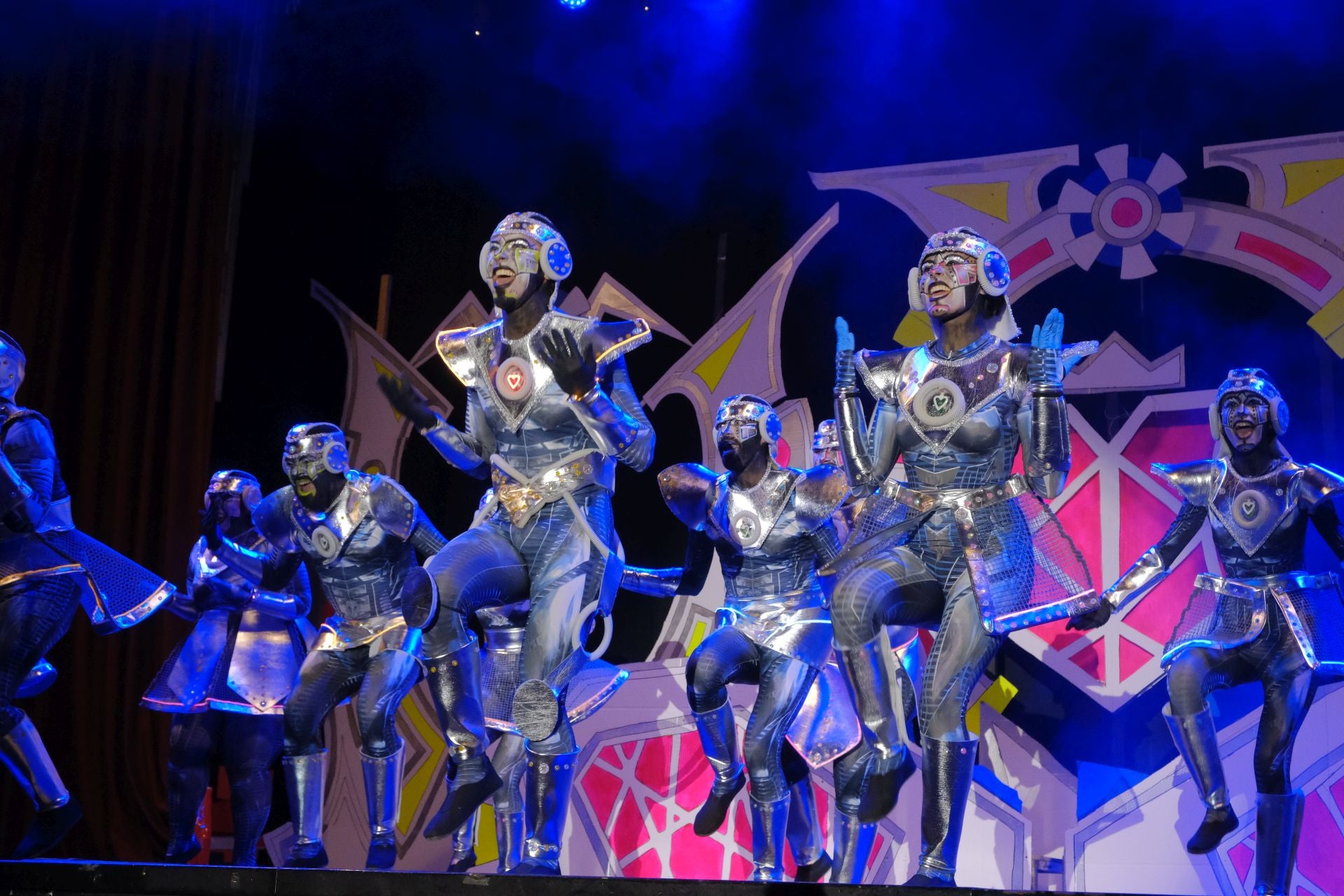 Las Hogueras se suben al escenario en la primera eliminatoria del certamen artístico