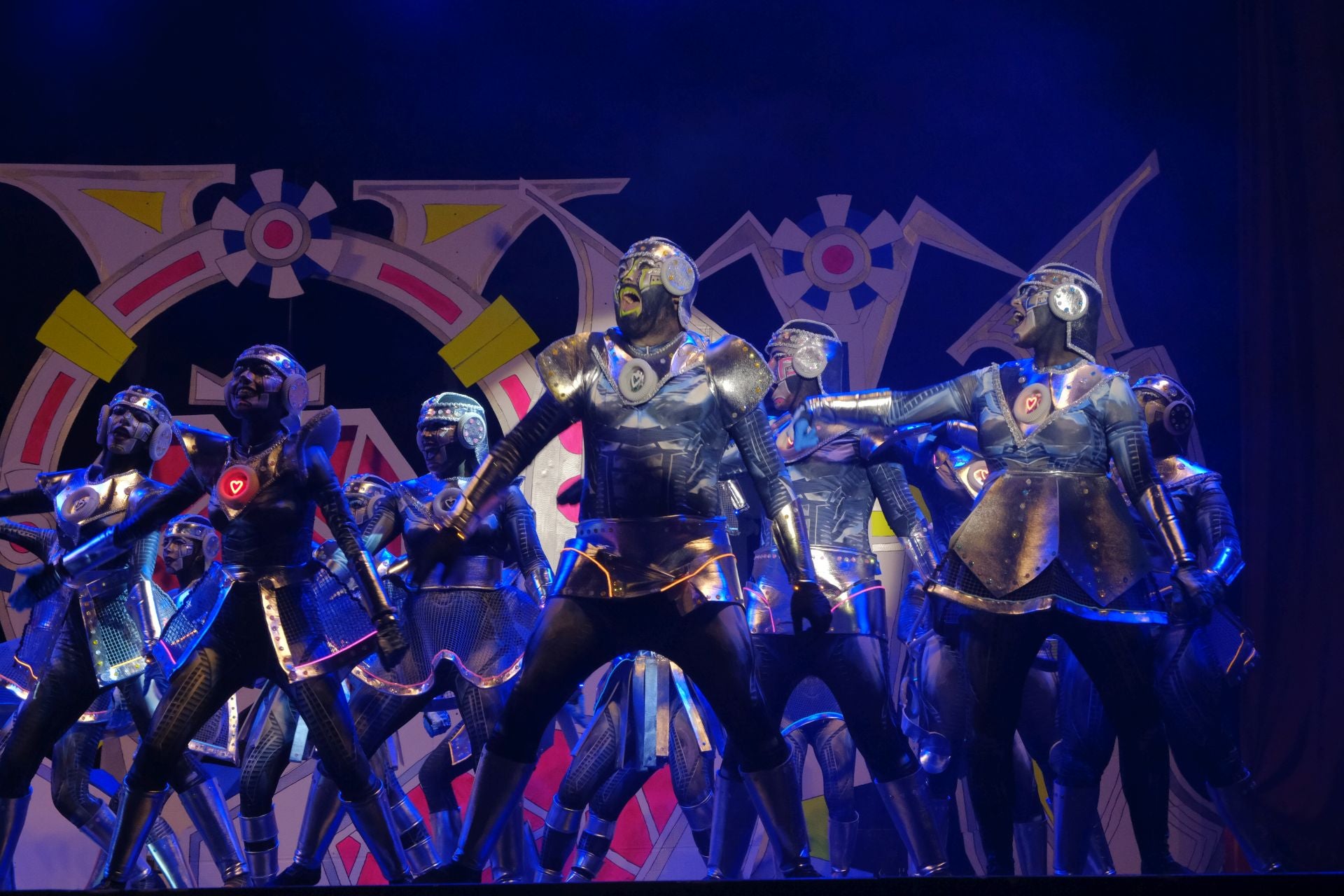 Las Hogueras se suben al escenario en la primera eliminatoria del certamen artístico