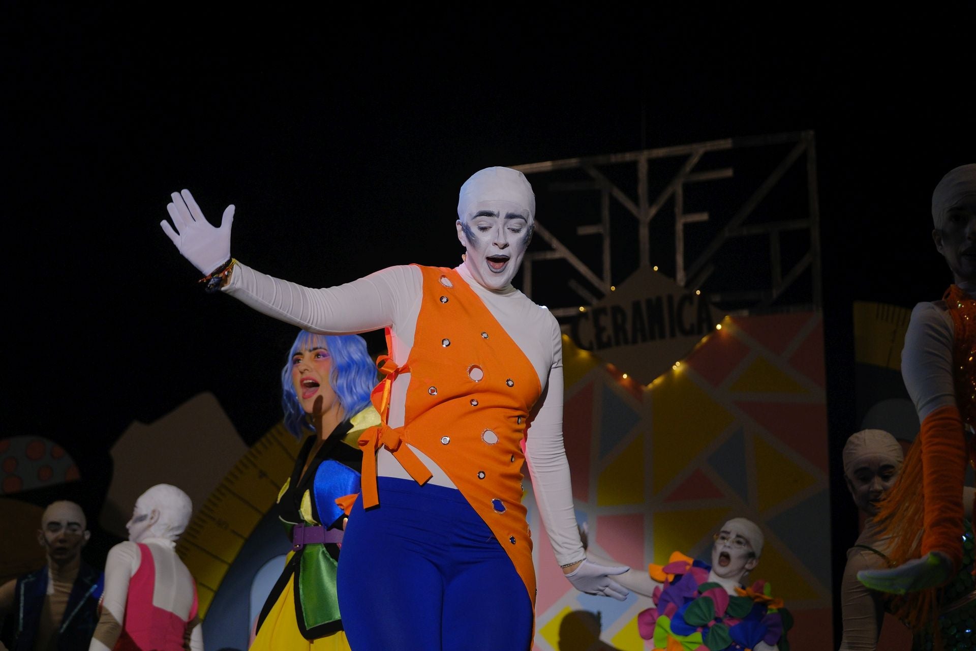 Las Hogueras se suben al escenario en la primera eliminatoria del certamen artístico