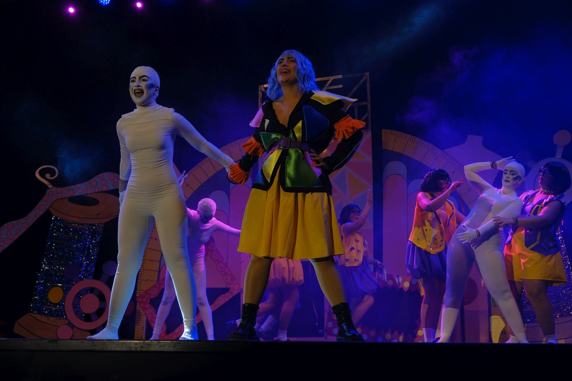 Las Hogueras se suben al escenario en la primera eliminatoria del certamen artístico