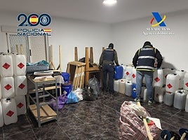 Intervención de la pulpa de fruta en el laboratorio clandestino.