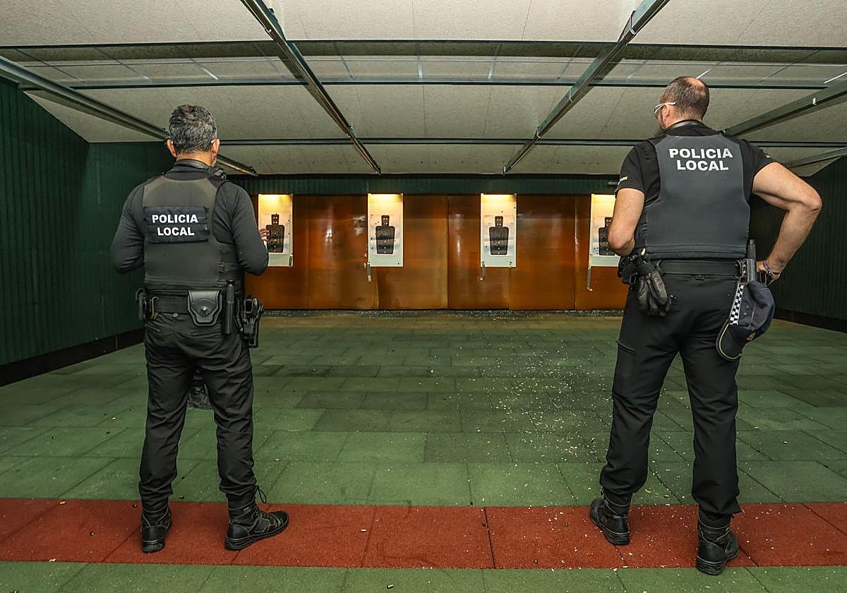 Elda Local Police officers at the shooting range.