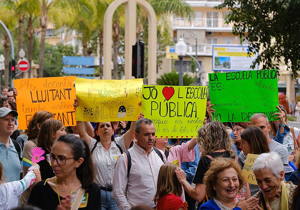 Imagen de archivo de una protesta en favor de la educación pública en Alicante.
