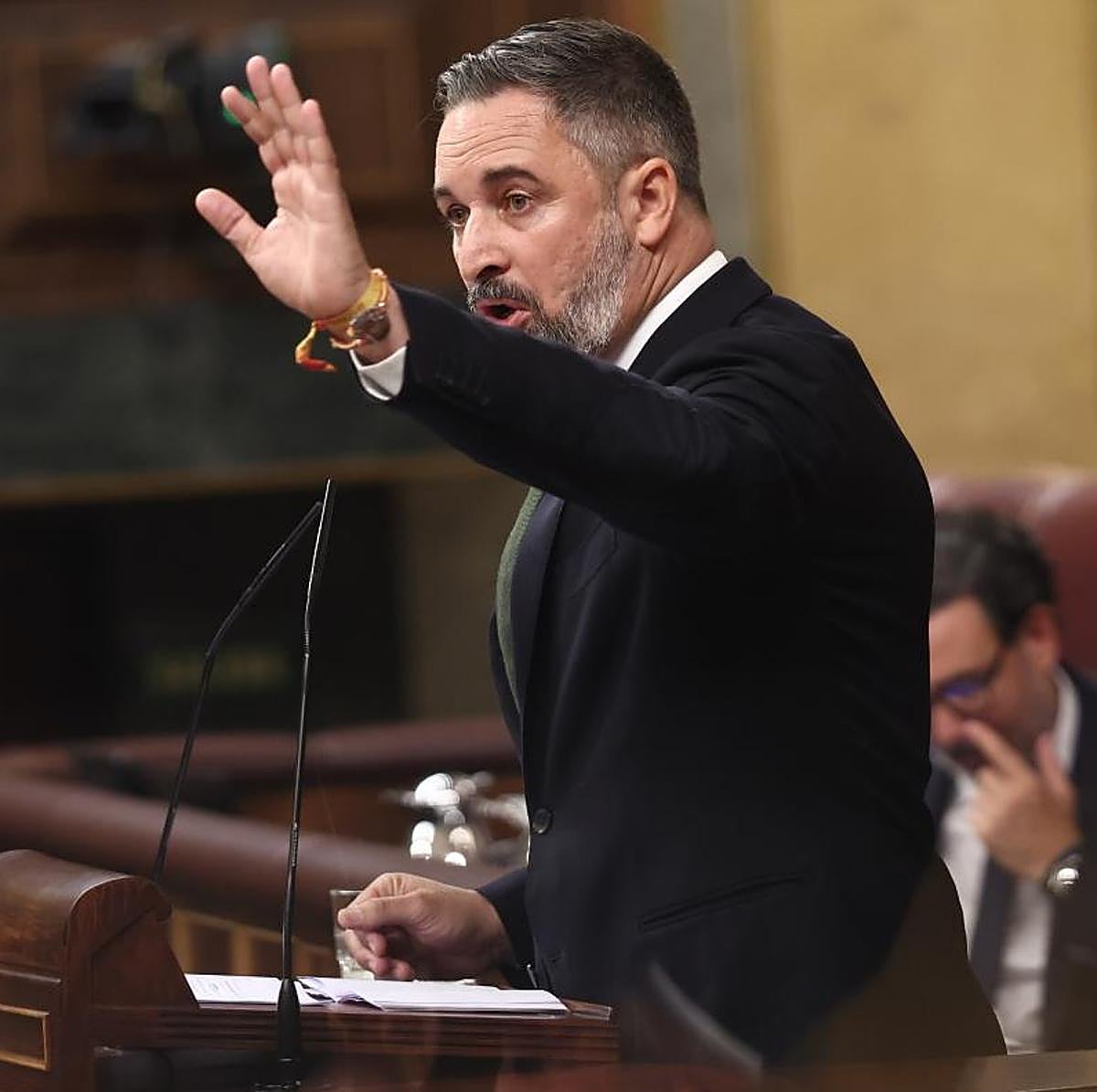 Imagen principal - Sánchez pide a Abascal que no pacte con el PP y que permita elecciones anticipadas en la Comunitat