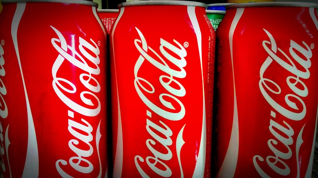 Latas de Coca-Cola.