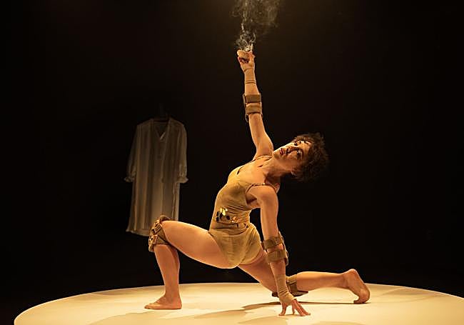 Elisa Forcano in 'Golden Vixen'.