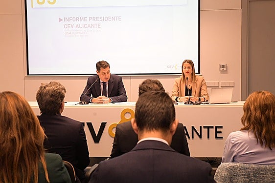 César Quintanilla durante la junta de la CEV de Alicante.