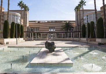 Patio interior del Aulario 1 de la Universidad de Alicante.