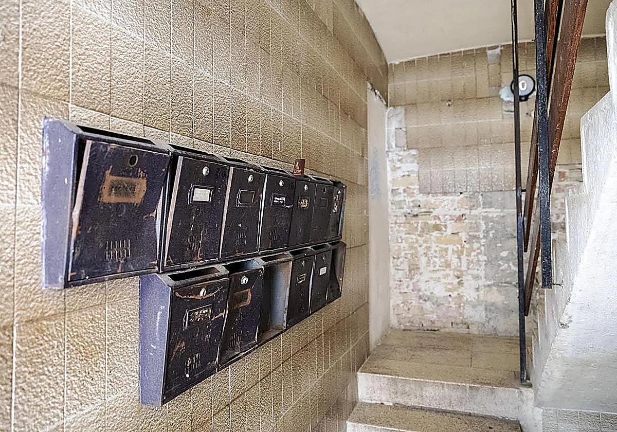 Occupied housing block in Colonia Requena.