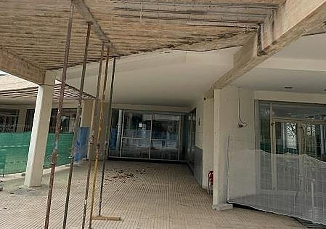 Works at Social Club 1.