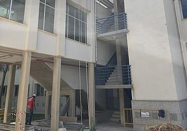 Works at the Faculty of Philosophy and Letters.