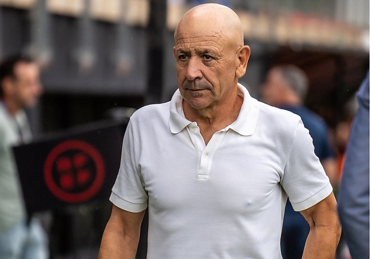 Claudio Barragán, antes de un partido del Eldense.