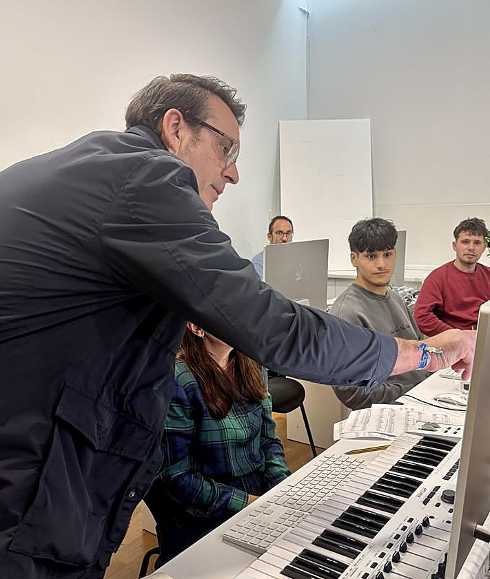 Imagen secundaria 2 - El Conservatorio de Mutxamel incorpora un aula equipada con tecnología digital para la creación y producción musical.