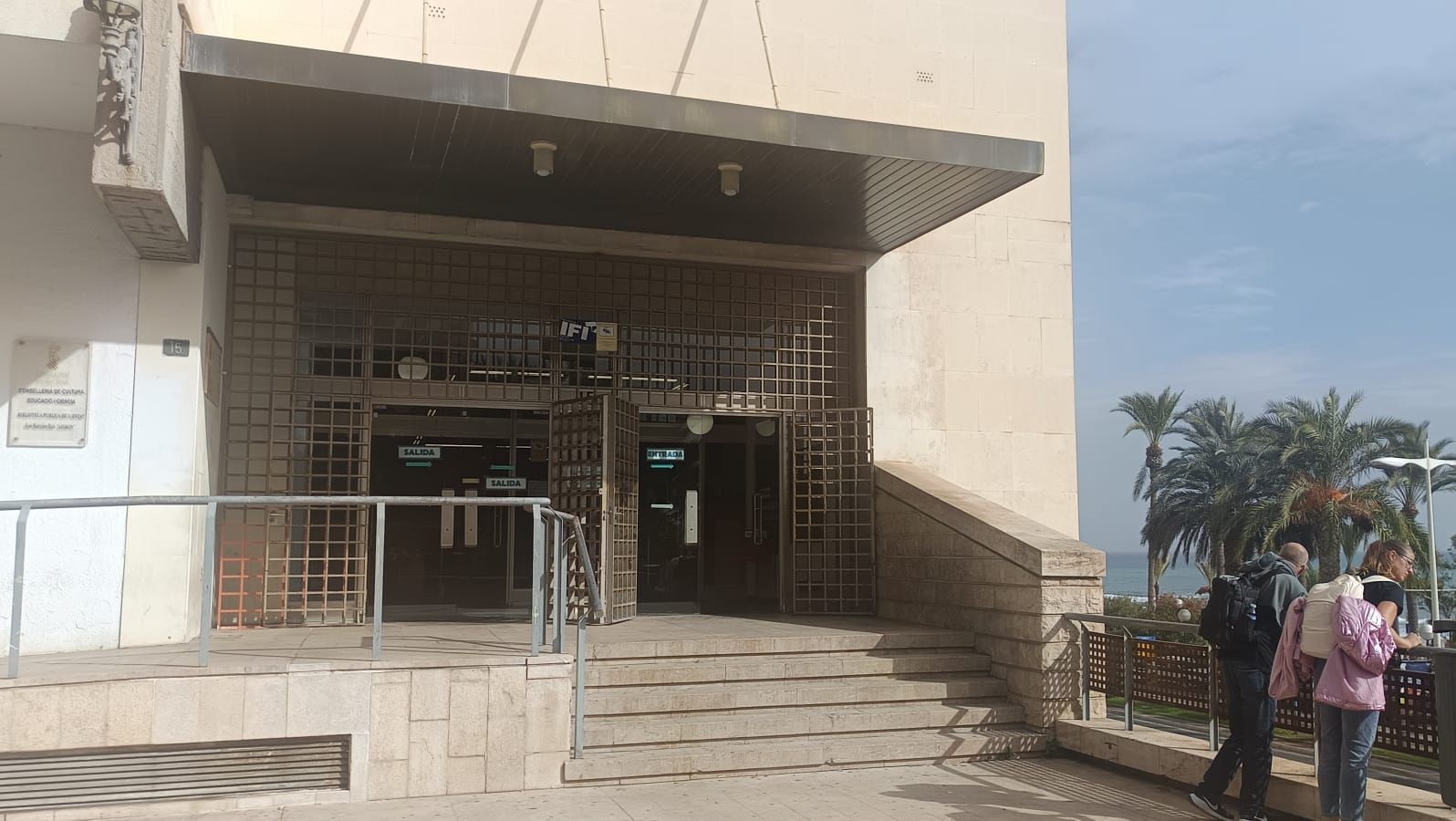 Biblioteca Publica Azorín.