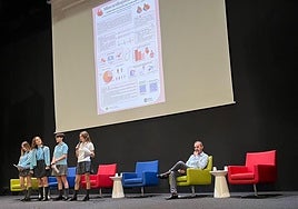 Alumnos de bachillerato en la Olimpiada de Biología.