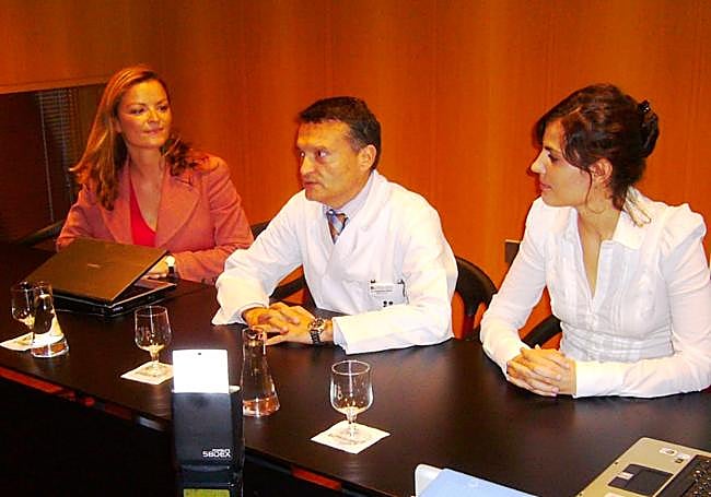 Con sus hijas Sómnica y Andrea durante la presentación de la Fundación Rafael Bernabeu en 2008.