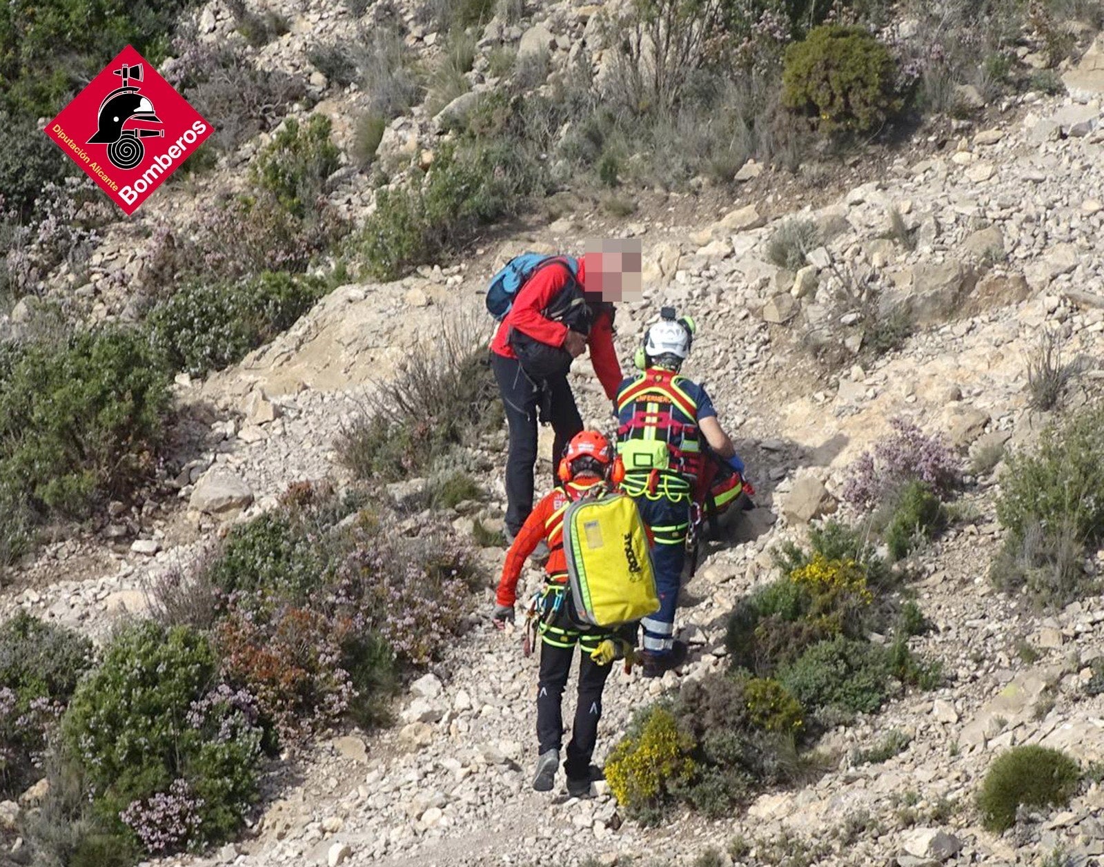 Las imágenes de los tres accidentes registrados en las montañas alicantinas este sábado