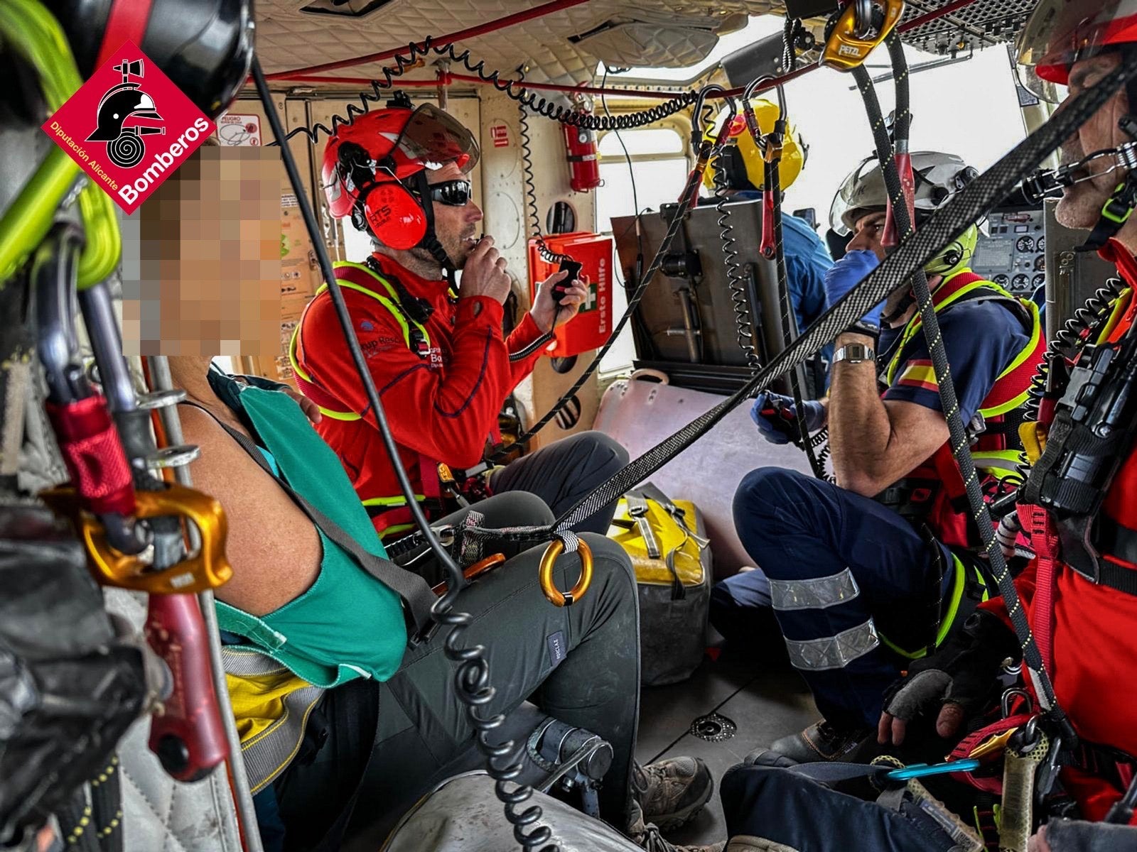 Las imágenes de los tres accidentes registrados en las montañas alicantinas este sábado