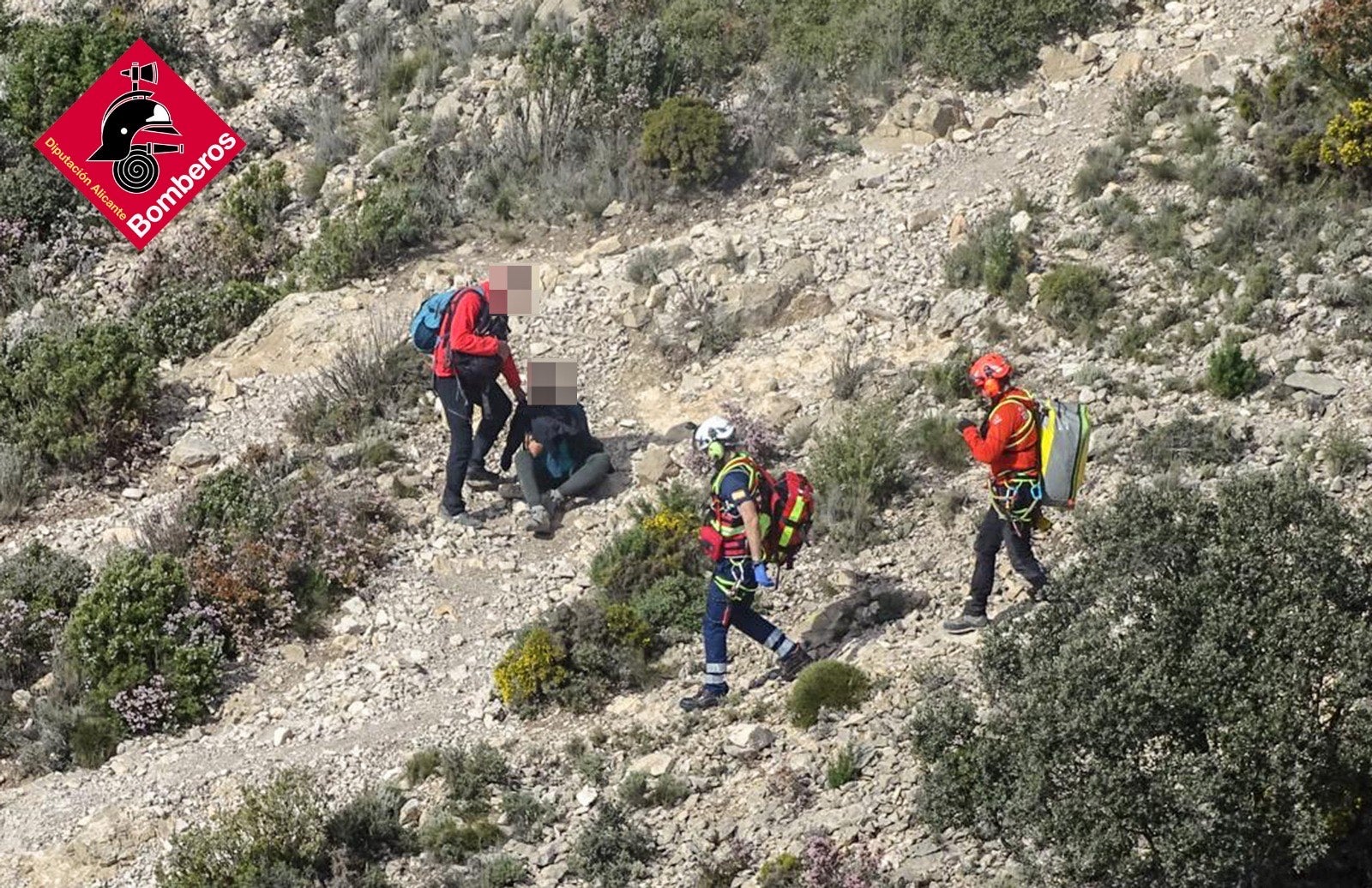 Las imágenes de los tres accidentes registrados en las montañas alicantinas este sábado