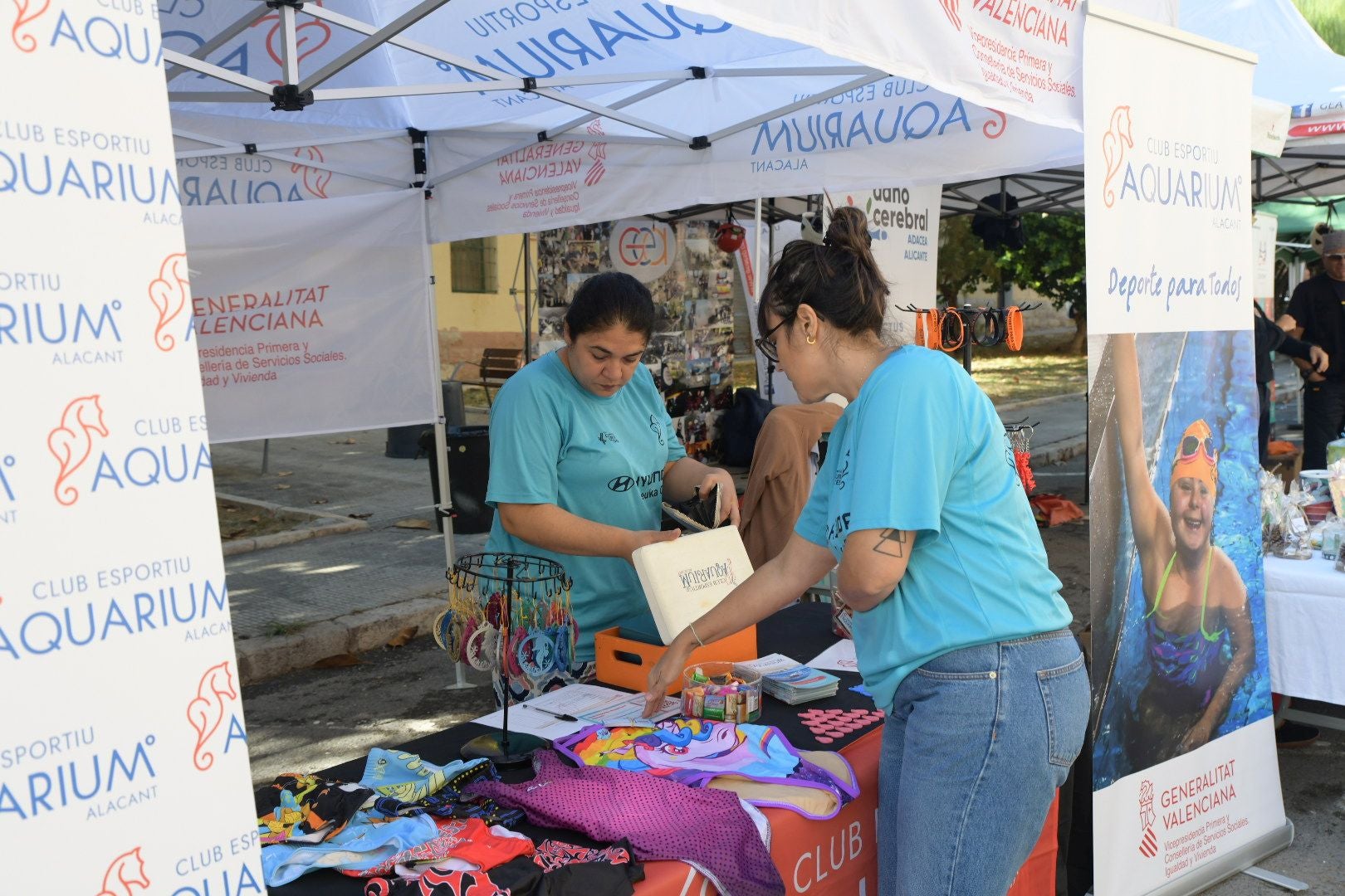 La Navidad se adelanta en Alicante en forma de mercadillo solidario