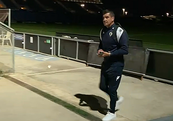 Torrecilla en sus últimos minutos como entrenador del Hércules.