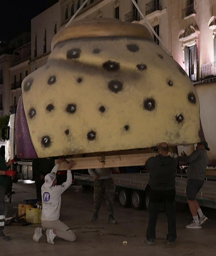Imagen secundaria 2 - Más piezas del Belén gigante durante la madrugada.