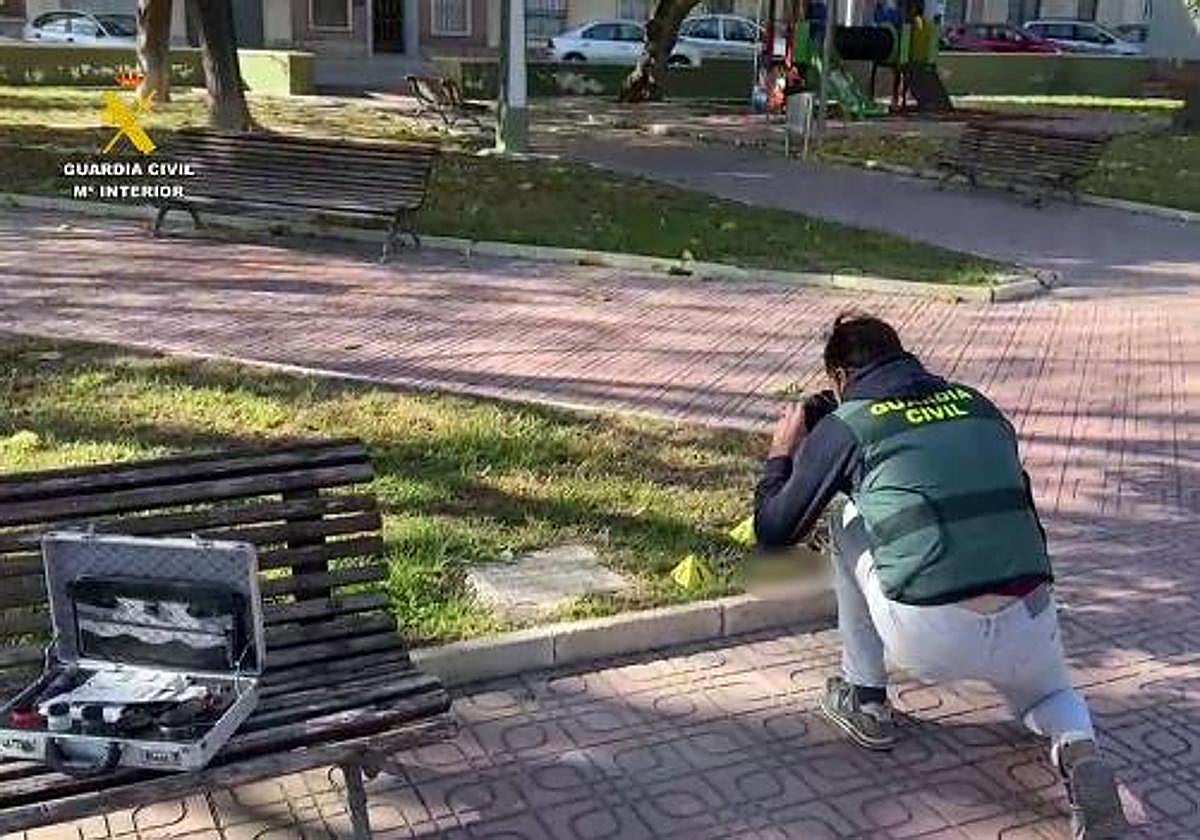 La Guardia Civil detiene a dos hombres por agredir a un vecino con un martillo en Novelda