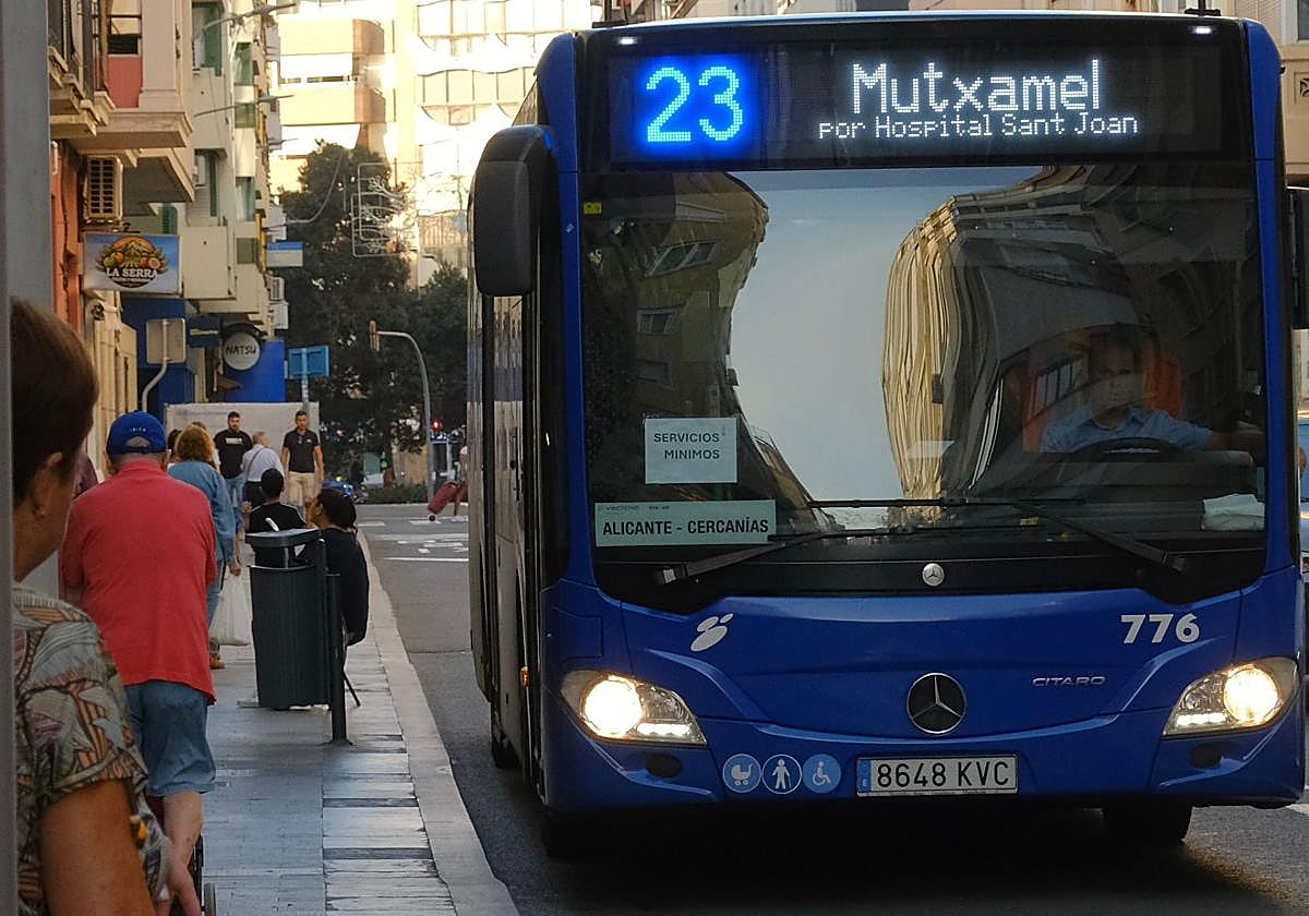 Huelga de autobús azul en Alicante.