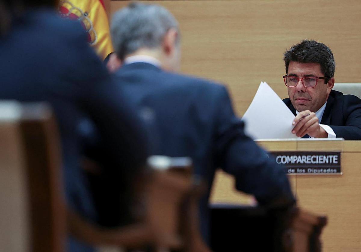 Carlos Mazón, durante un instante de la comisión de investigación en el Congreso sobre la dana.