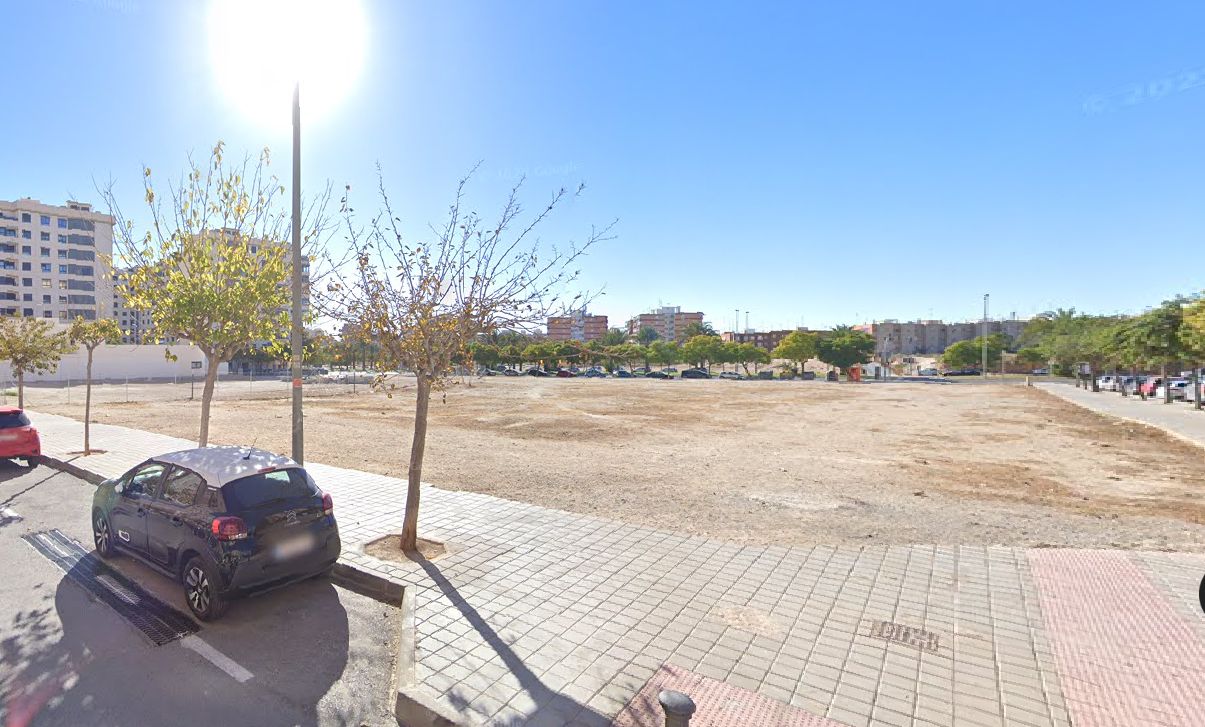 Solar en la calle Enfermera Angelina Ceballos.