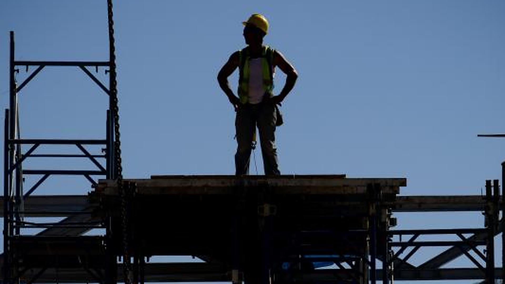 Imagen principal - La provincia de Alicante encara el final del año rozando el récord absoluto de compra de vivienda de 2007