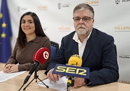 El alcalde Fulgencio Cerdán y la concejala Alba Laserna durante el anuncio del apoyo extraordinario a APAC.