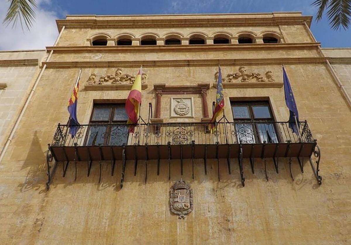 Fachada del Ayuntamiento de Elche.
