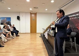 Román Rodríguez durante una de las sesiones de su centro