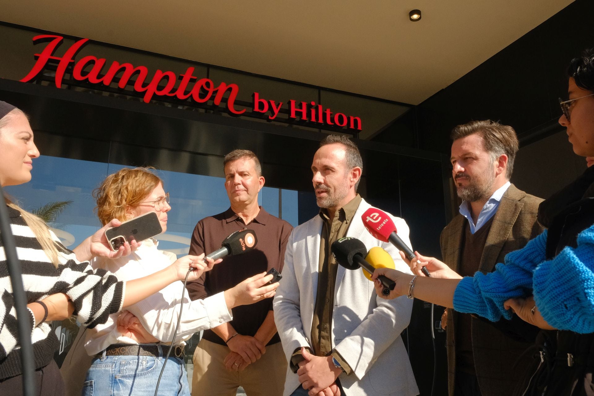 El aeropuerto de Alicante-Elche ya tiene hotel: Hampton by Hilton abre sus puertas