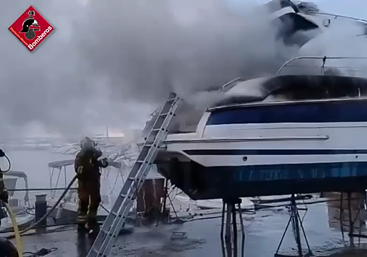 Imágenes de la intervención del Consorcio Provincial de Bomberos de Alicante.