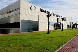 Entrada del hospital de Torrevieja.