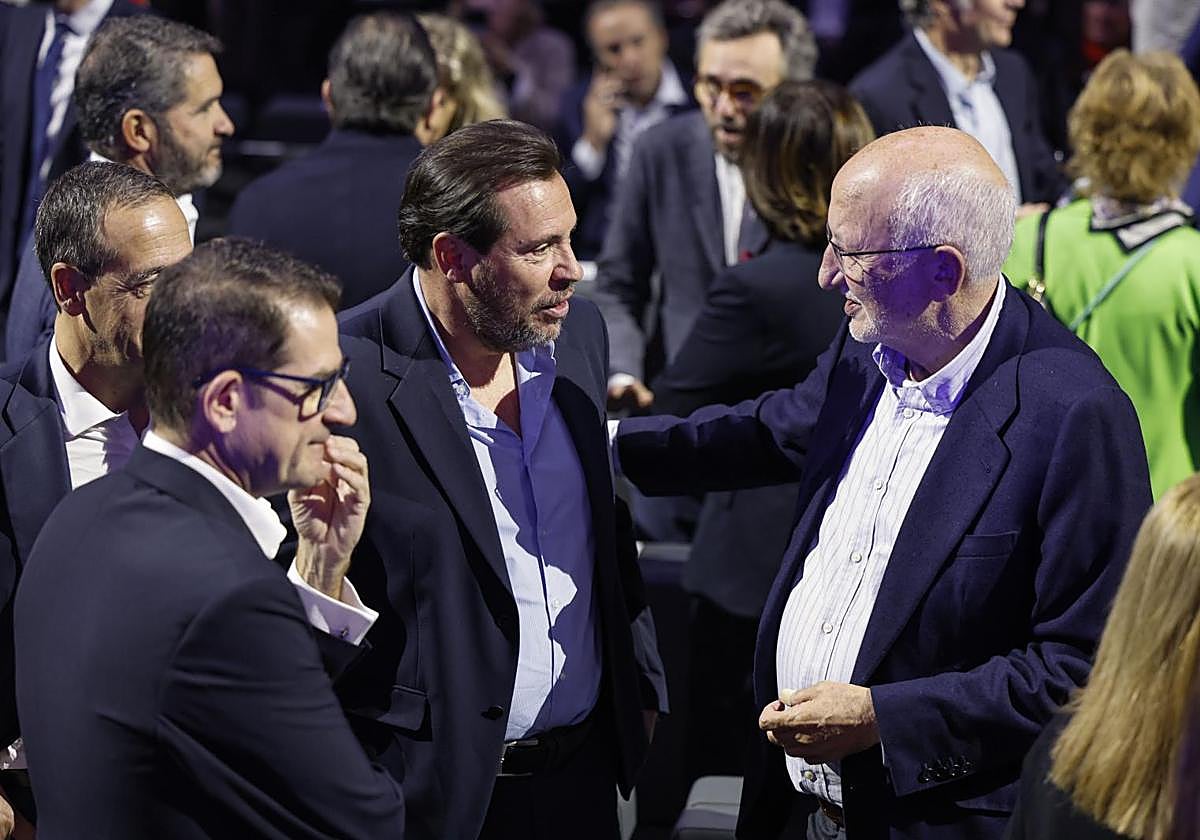 Juan Roig, con el ministro de Transportes, Óscar Puente, en la reunión de #QuieroCorredor.