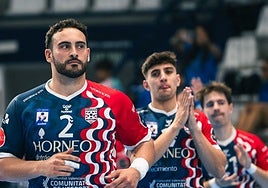 Jugadores del Horneo EÓN Alicante antes de un partido.