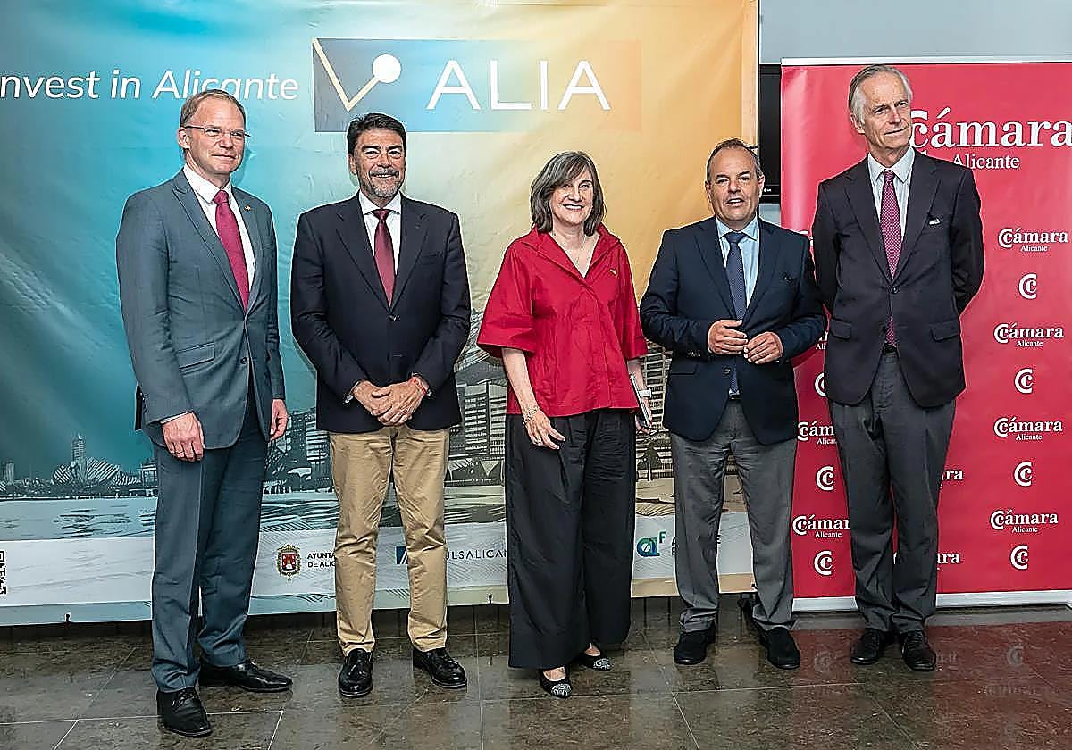 Luis Barcala y Carlos Baño en un acto en junio de 2025.