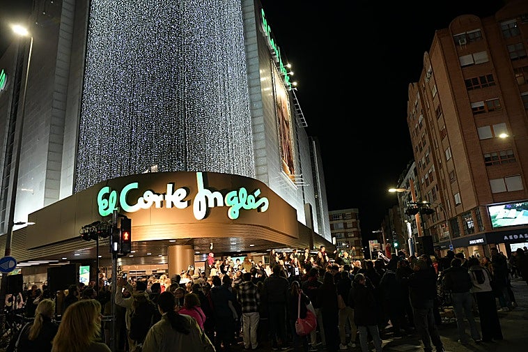 Lighting of the decorative tapestry at El Corte Inglés.
