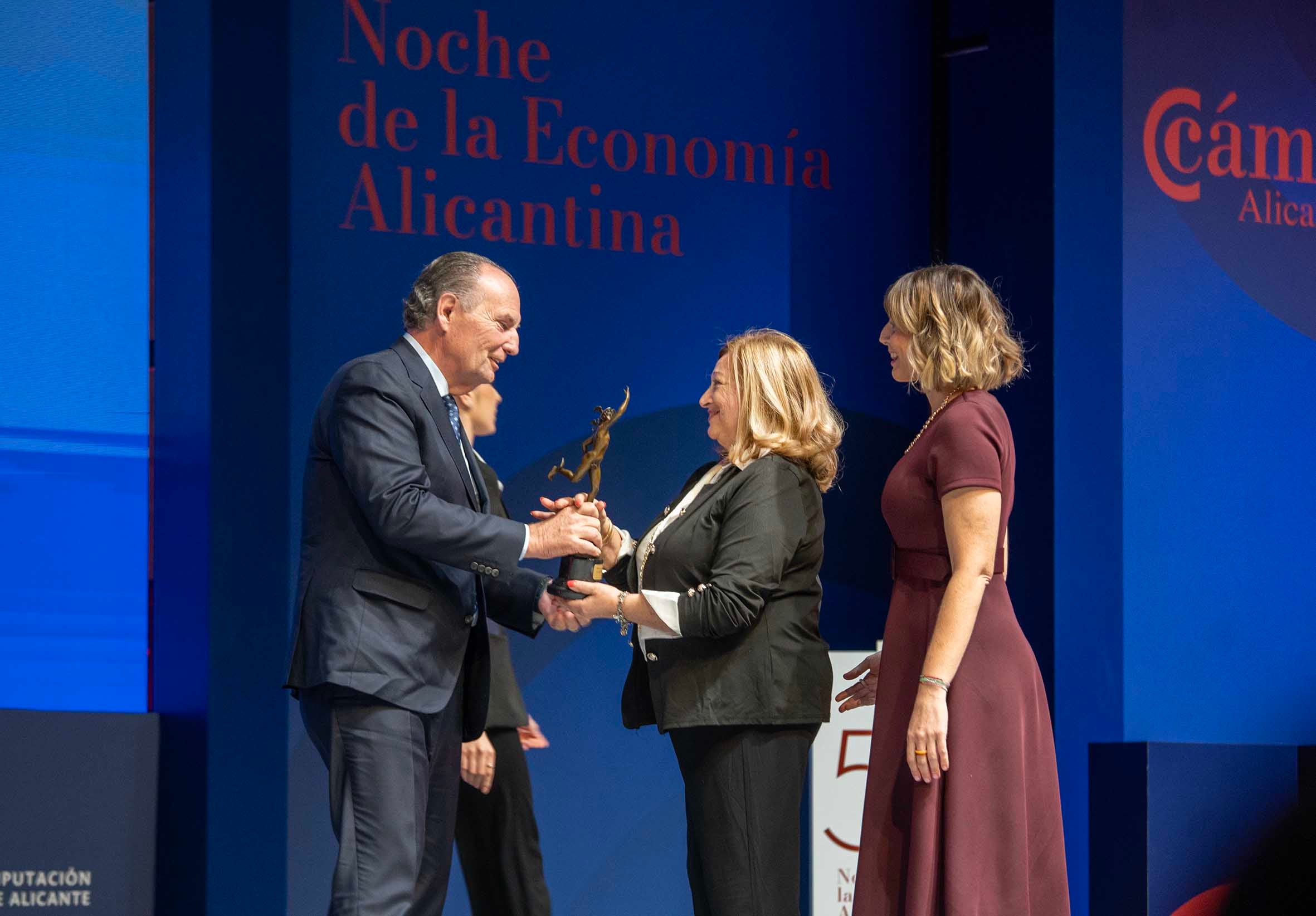 FOTOS | La Noche de la Economía Alicantina: medio siglo premiando el talento empresarial de la provincia
